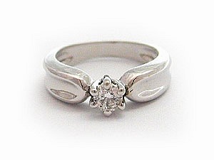 White gold Diamond solitaire