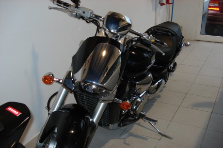 SUZUKI INTRUDER